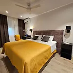 Luxury Spacious Maringo Split