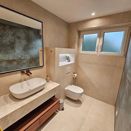 Luxury Spacious Maringo شقة *